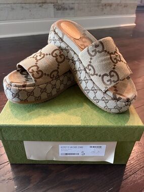 Gucci Camel/Ebony Macro GG Canvas Slides